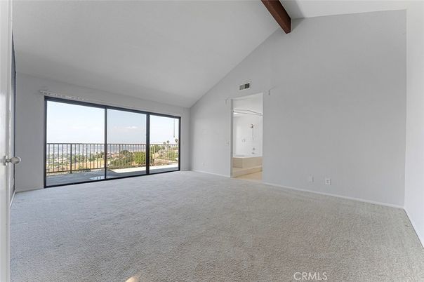 Empty room, Interior, Wooden Beams