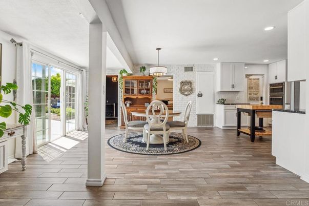 Chandelier, Dining room, Interior, Kitchen, Pendant Lights, Recessed Lighting, Wood Texture Flooring
