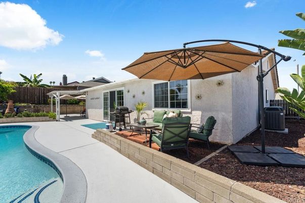 Exterior, Pool
