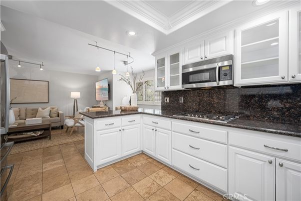 Interior, Kitchen, Living room, Pendant Lights, Recessed Lighting, Stainless Steel Appliances