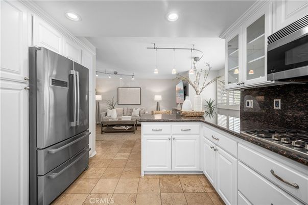 Interior, Kitchen, Living room, Pendant Lights, Recessed Lighting, Stainless Steel Appliances
