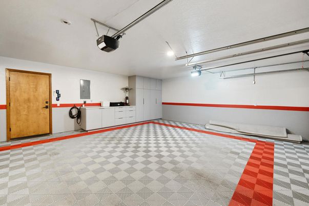 Garage, Interior