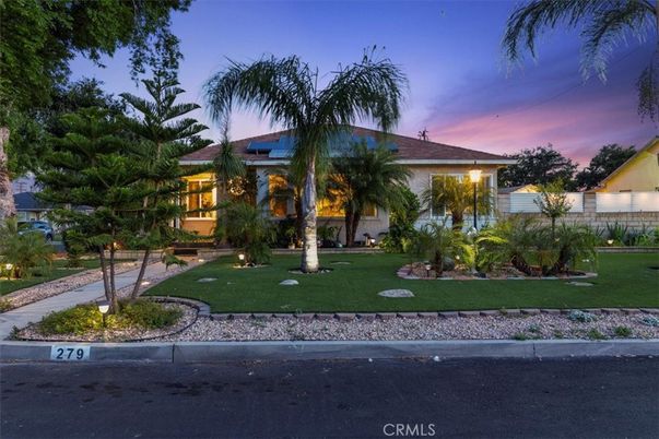 Backyard, Exterior, Facade, Ranch