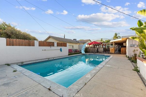Exterior, Pool