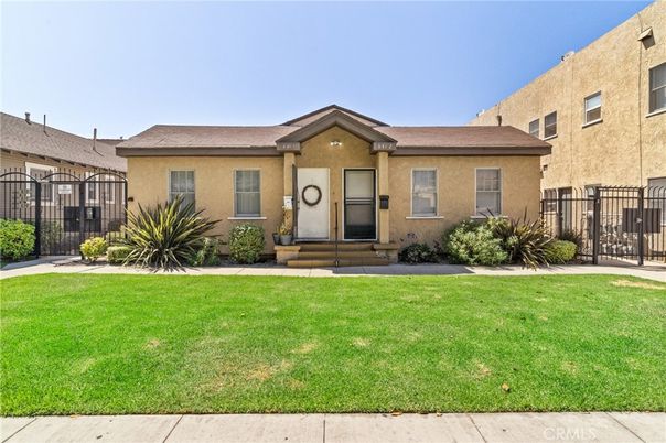 Backyard, Exterior, Facade, Ranch