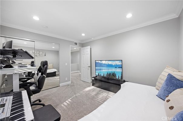 Bedroom, Home Office, Interior, Piano, Recessed Lighting, Water