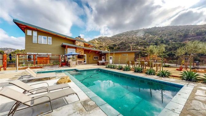 Exterior, Pool