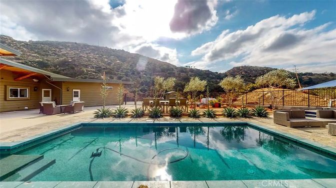 Exterior, Pool