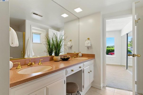 Bathroom, Dual Sink Vanities, Interior, Recessed Lighting
