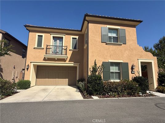Attached, Exterior, Facade, Mediterranean