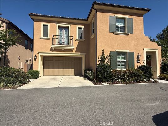 Attached, Exterior, Facade, Mediterranean