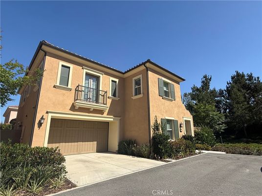 Attached, Exterior, Facade, Mediterranean