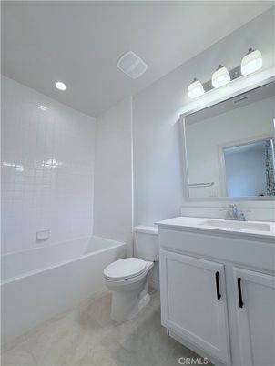 Bathroom, Interior, Recessed Lighting