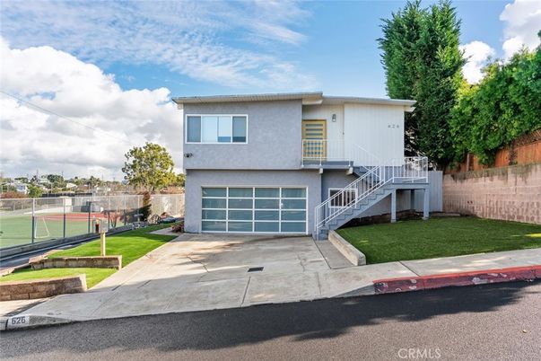 Attached, Exterior, Facade, Modern