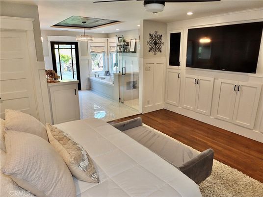 Bedroom, Interior, Living room, Pendant Lights, Recessed Lighting, Wood Texture Flooring