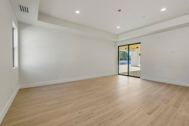 Empty room, Interior, Recessed Lighting, Wood Texture Flooring