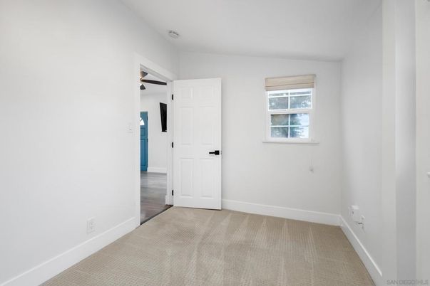 Empty room, Interior
