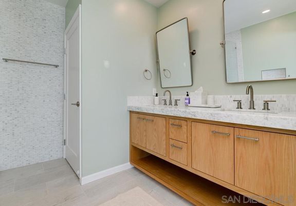 Bathroom, Dual Sink Vanities, Interior, Recessed Lighting