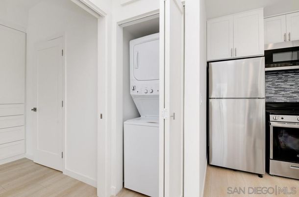 Interior, Utility Closets, Washer, Wood Texture Flooring