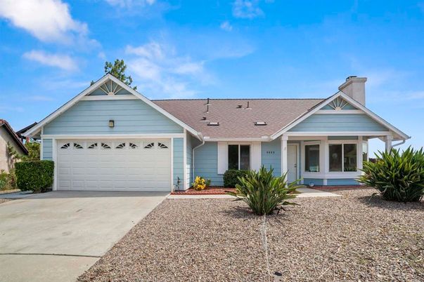 Attached, Exterior, Facade, Ranch