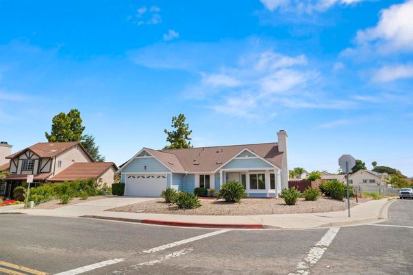 Attached, Exterior, Facade, Ranch