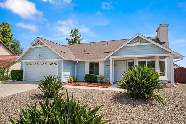 Attached, Exterior, Facade, Ranch