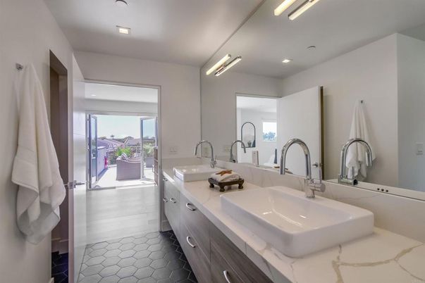 Bathroom, Dual Sink Vanities, Interior, Recessed Lighting
