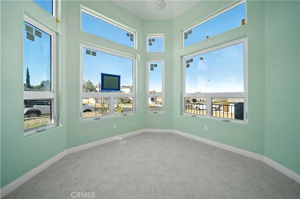 Empty room, Interior