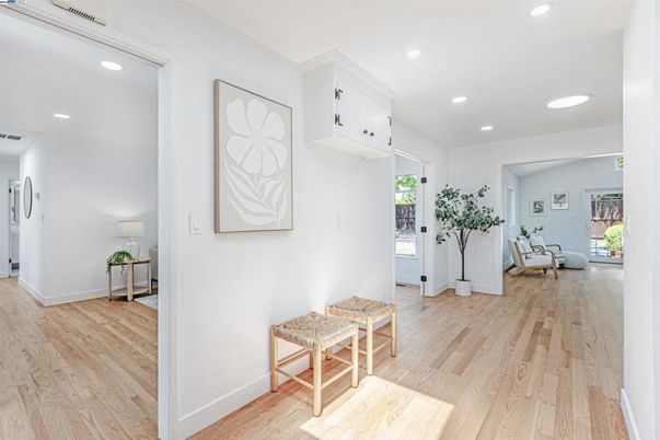 Interior, Recessed Lighting, Wood Texture Flooring