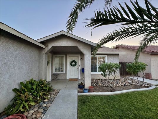 Backyard, Exterior, Facade, Ranch