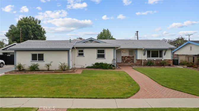 Exterior, Facade, Ranch