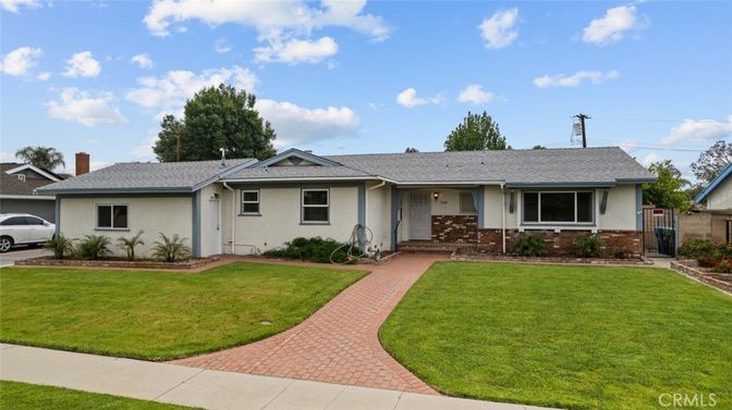 Backyard, Exterior, Facade, Ranch