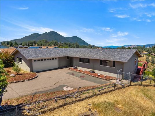 Attached, Exterior, Facade, Ranch