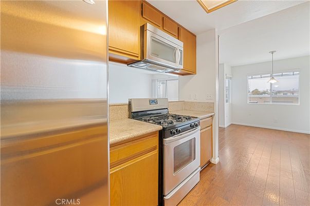 Interior, Kitchen, Pendant Lights, Wood Texture Flooring