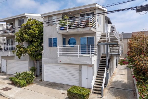 Attached, Exterior, Facade, Modern