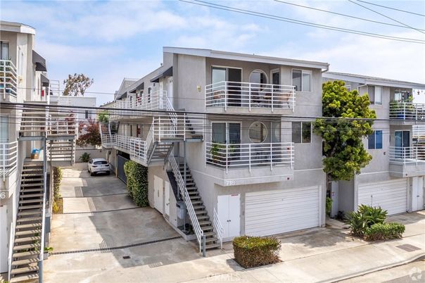Attached, Exterior, Facade, Modern
