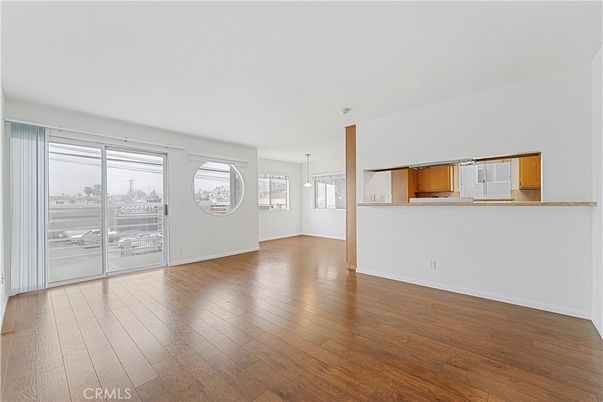 Empty room, Interior, Pendant Lights, Wood Texture Flooring