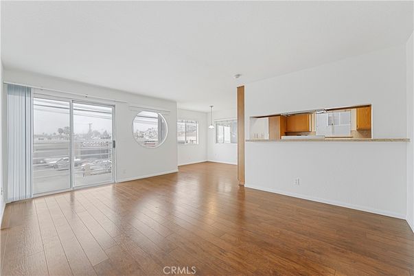 Empty room, Interior, Pendant Lights, Wood Texture Flooring
