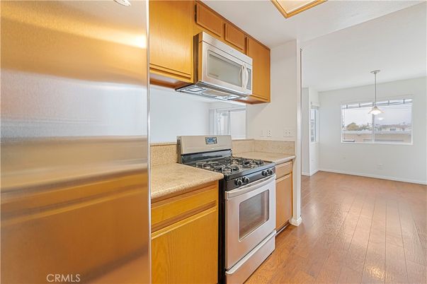 Interior, Kitchen, Pendant Lights, Wood Texture Flooring