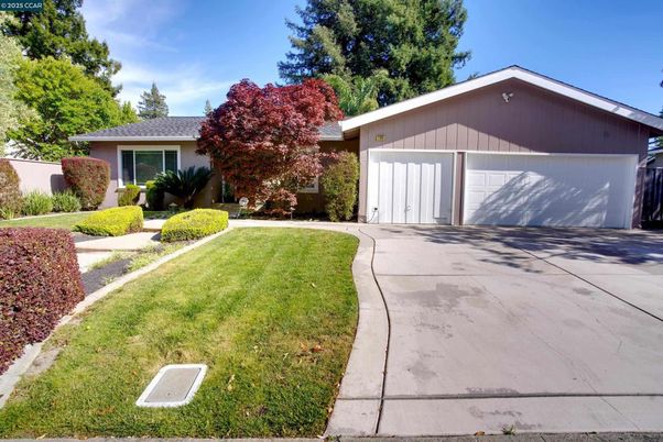 Attached, Detached Garage, Exterior, Facade, Ranch