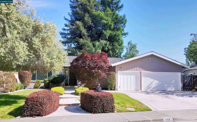 Attached, Detached Garage, Exterior, Facade, Ranch