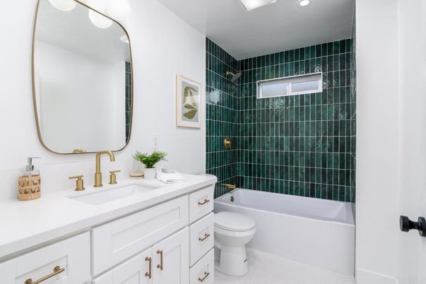 Bathroom, Interior, Recessed Lighting