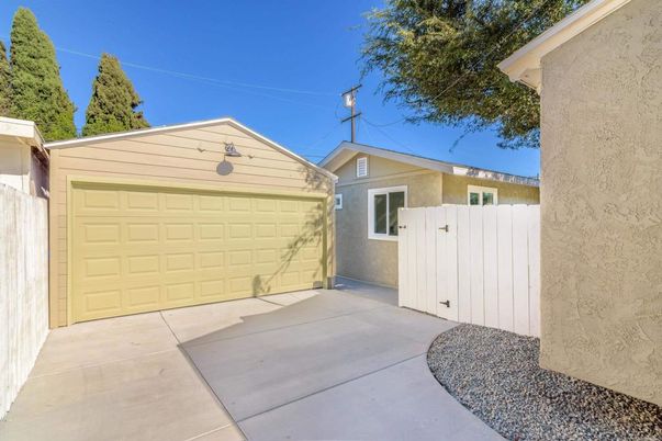 Detached Garage, Exterior
