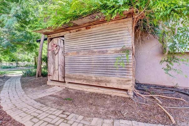 Detached Garage, Exterior