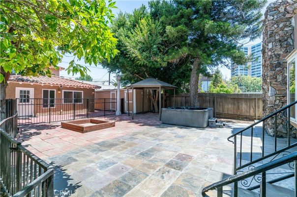 Exterior, Hot Tub