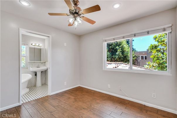 Bathroom, Interior, Recessed Lighting, Wood Texture Flooring