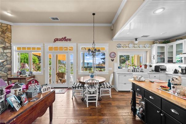 Chandelier, Dining room, Interior, Kitchen, Pendant Lights, Recessed Lighting, Water, Wood Texture Flooring