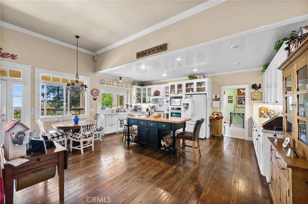 Dining room, Interior, Kitchen, Pendant Lights, Recessed Lighting, Wood Texture Flooring