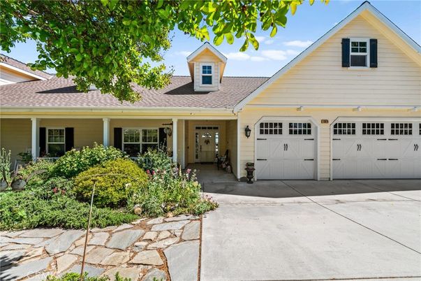 Attached, Exterior, Facade, Ranch