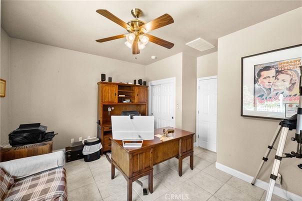 Home Office, Interior